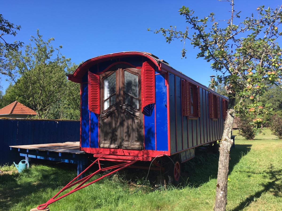 Gite Et Roulotte Dans Les Vosges Remiremont Exterior foto